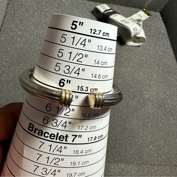 Vernier Ladies Quartz Cuff Watch Silver/Gold Tone Hinged Working New Battery - Picture 8 of 8